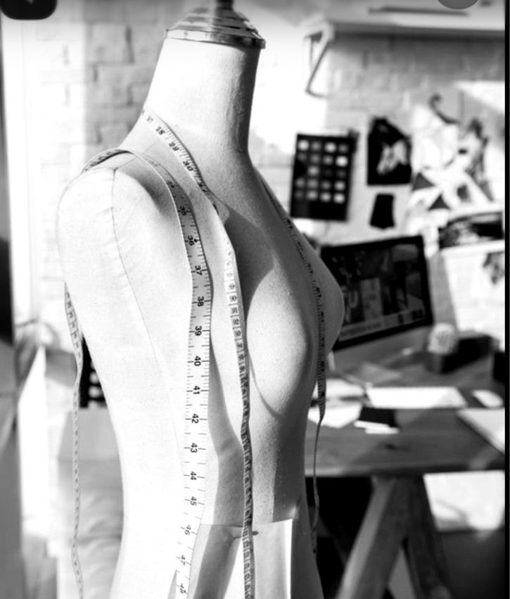 Manequim de modelagem no atelier — SB Private Label